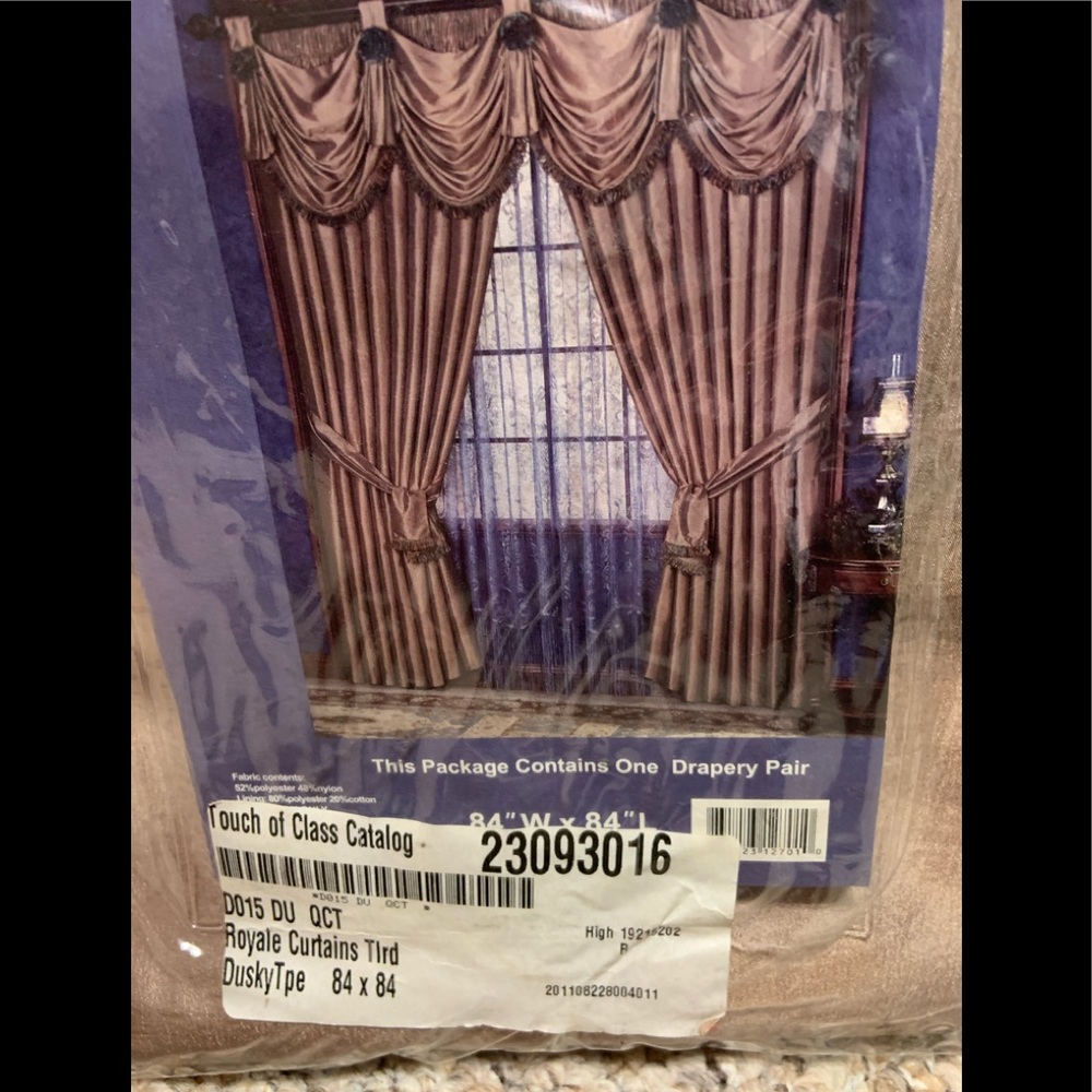 Royals Curtain one Panel - Picture 3 of 6